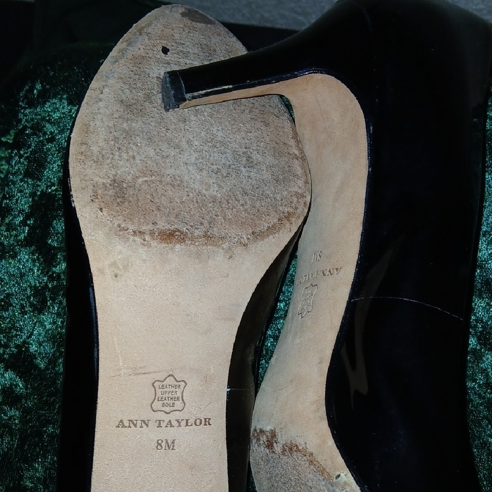 Ann Taylor Classic Black Heels Size 8M - Picture 2 of 5